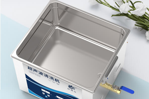 冠博超聲波清洗機(jī)的內(nèi)槽